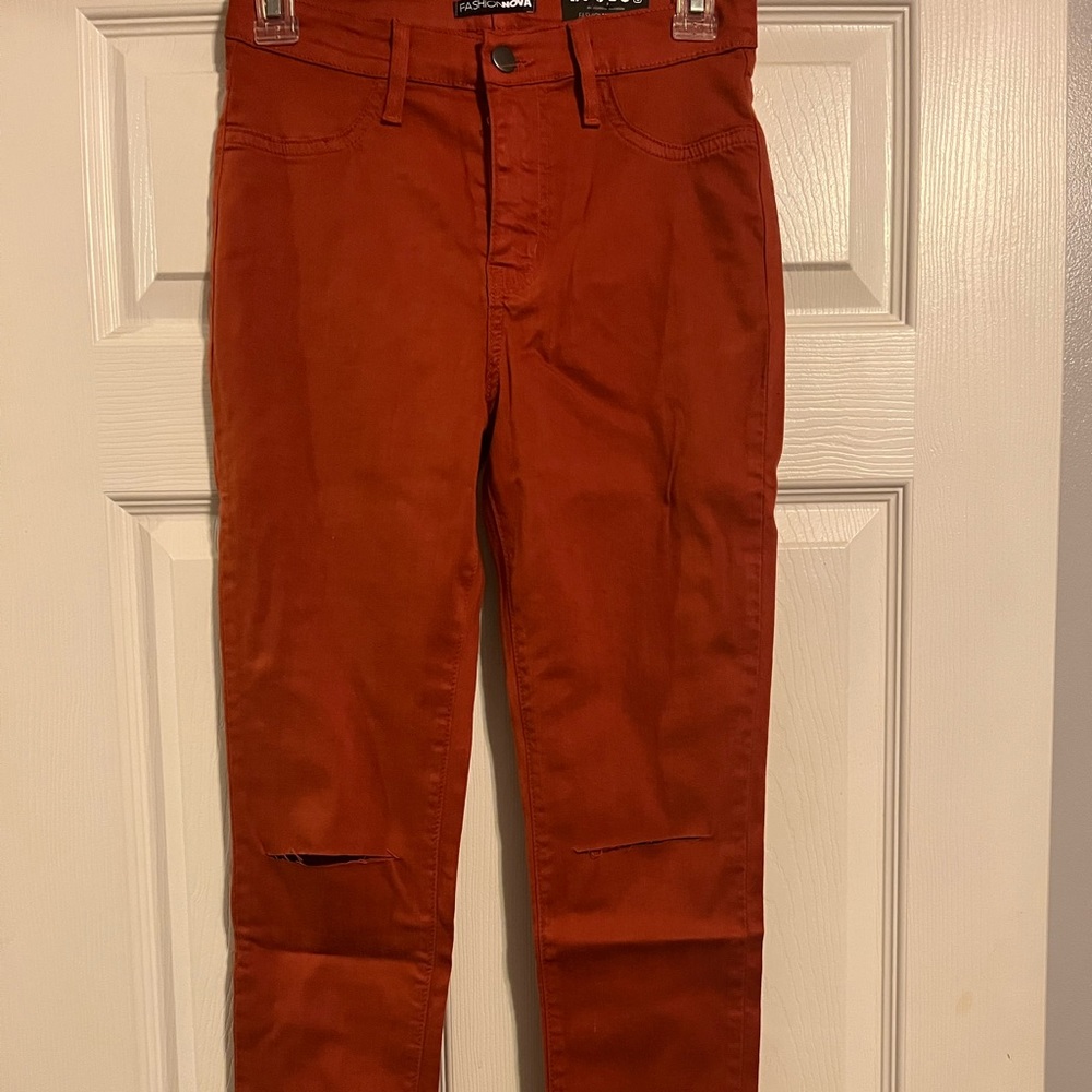 Juniors Rust Skinny Leg Jean (Size 7)